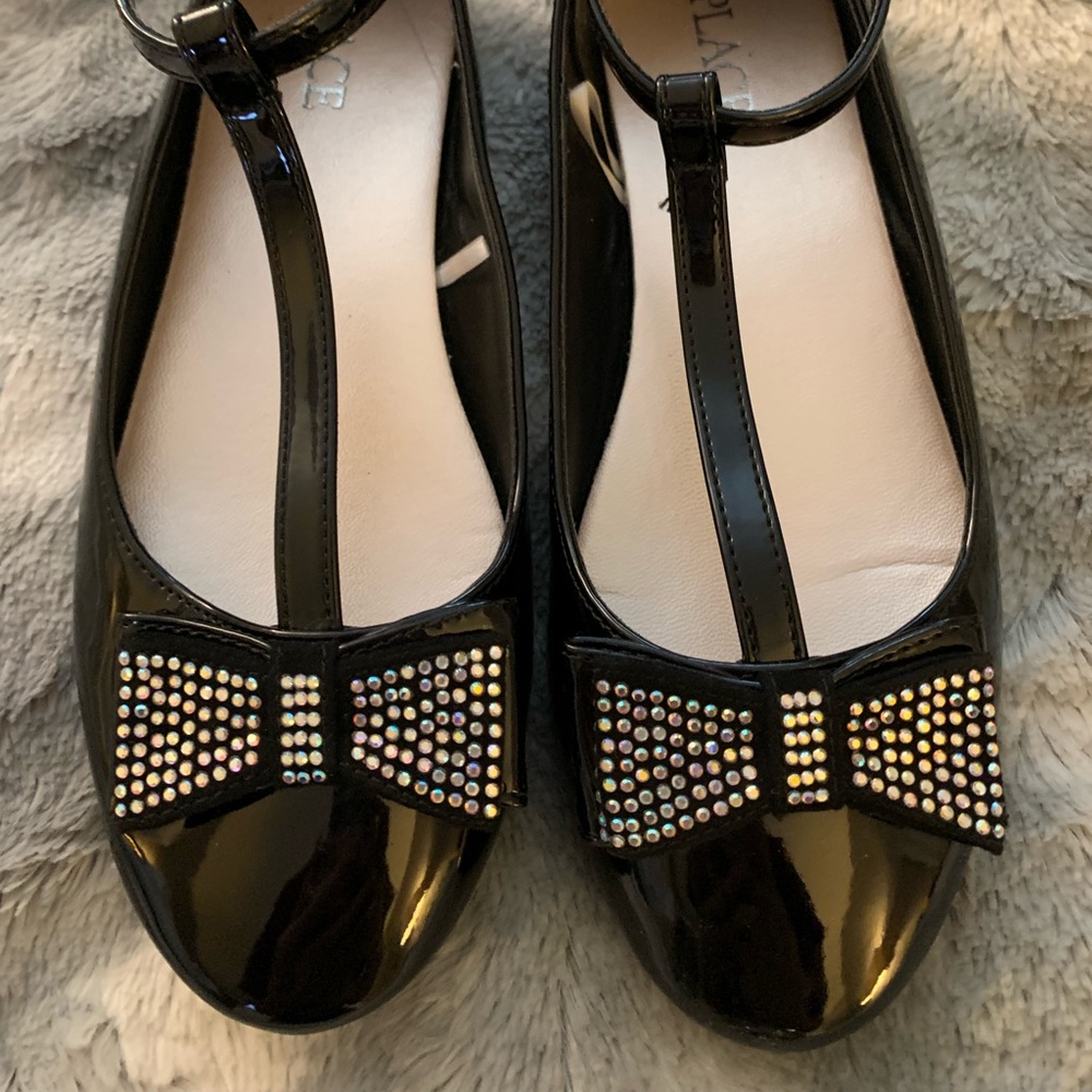 Girls dressy flats.